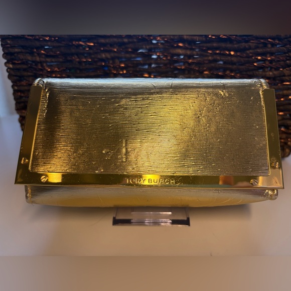 Tory Burch Handbags - GIVEAWAY 
Tory Burch mini magnetic pouch